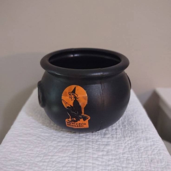 Union Products Other - Rare Union Products Witch's Kettle With Original Stickers